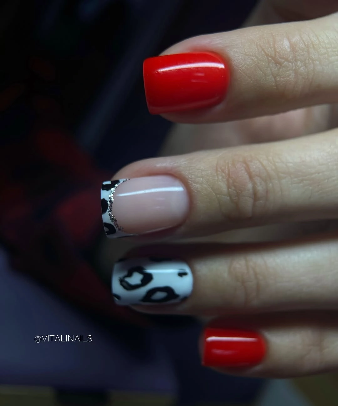 Short square nails mixing red solids and graphic accents