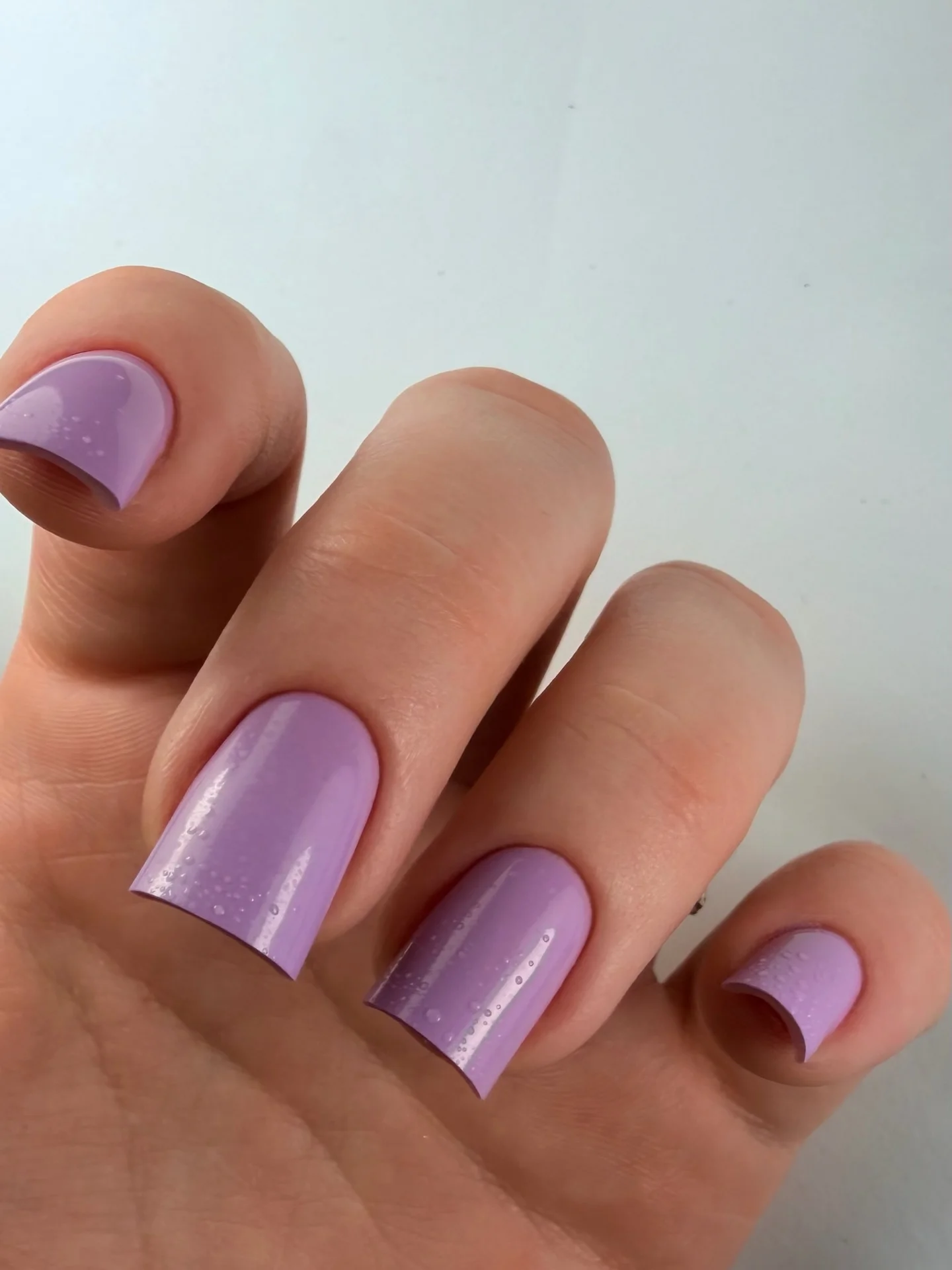 Medium square nails in glossy lilac purple