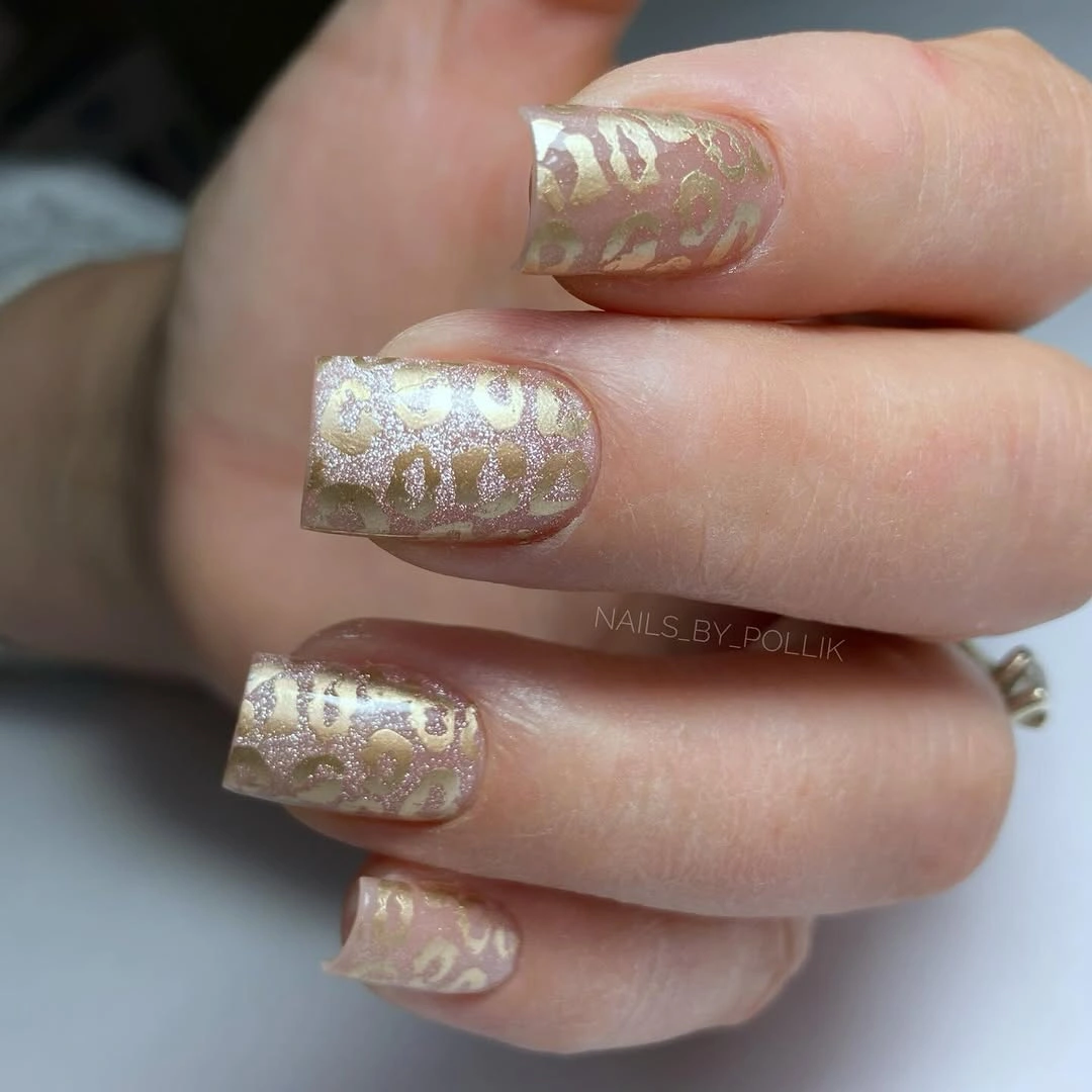 Medium square champagne glitter nails with pale overlay line details