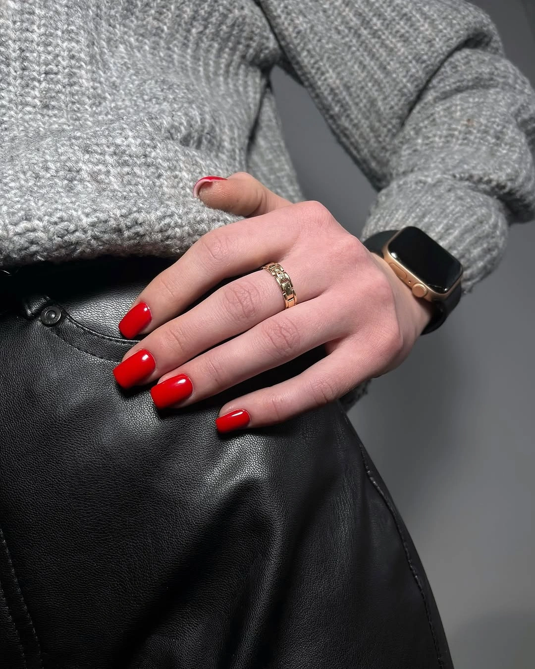 Short glossy red square nails
