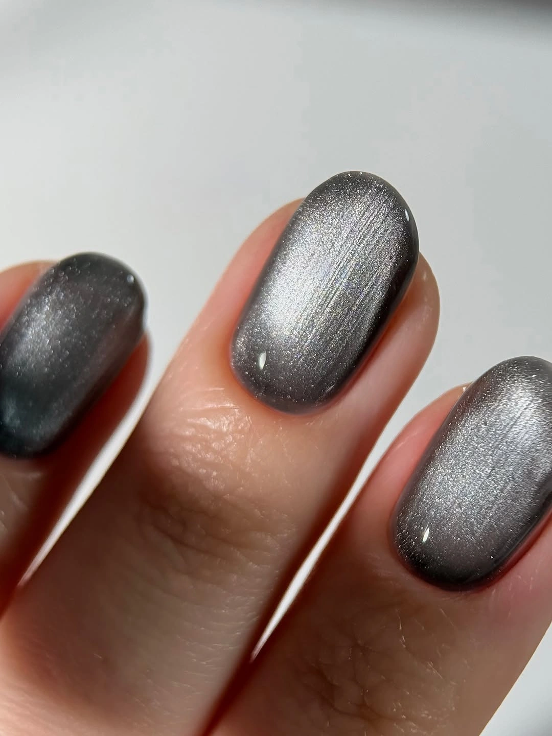 Short silver grey shimmer nails