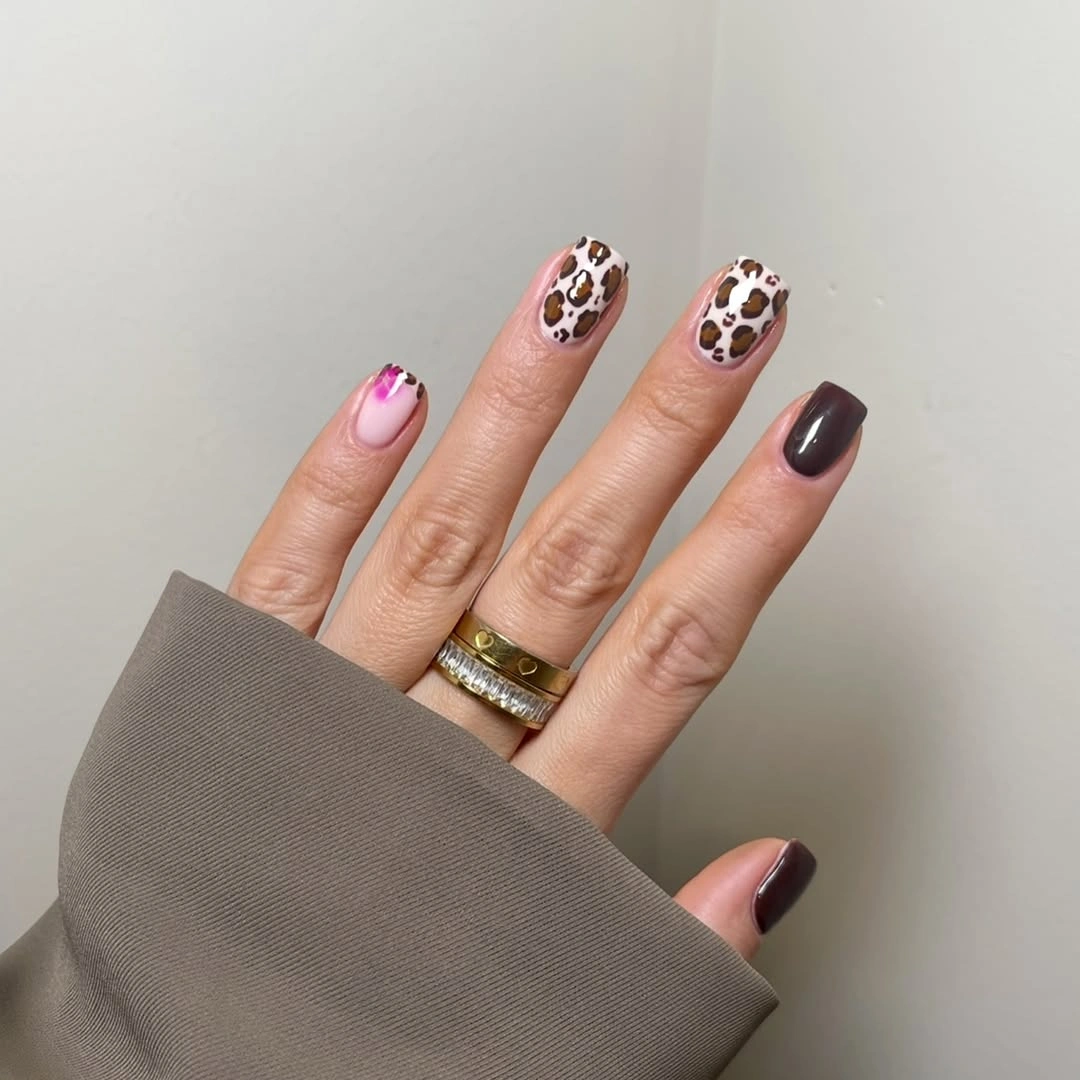 Short chocolate nails with animal print centers