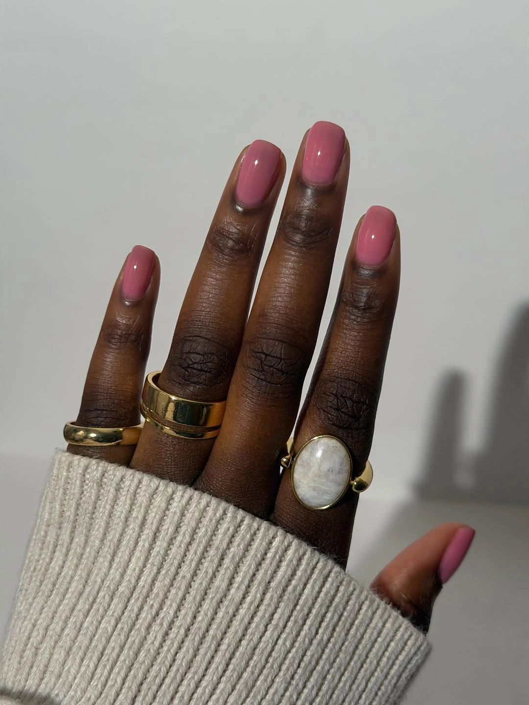 Short rounded mauve pink nails with a glossy finish