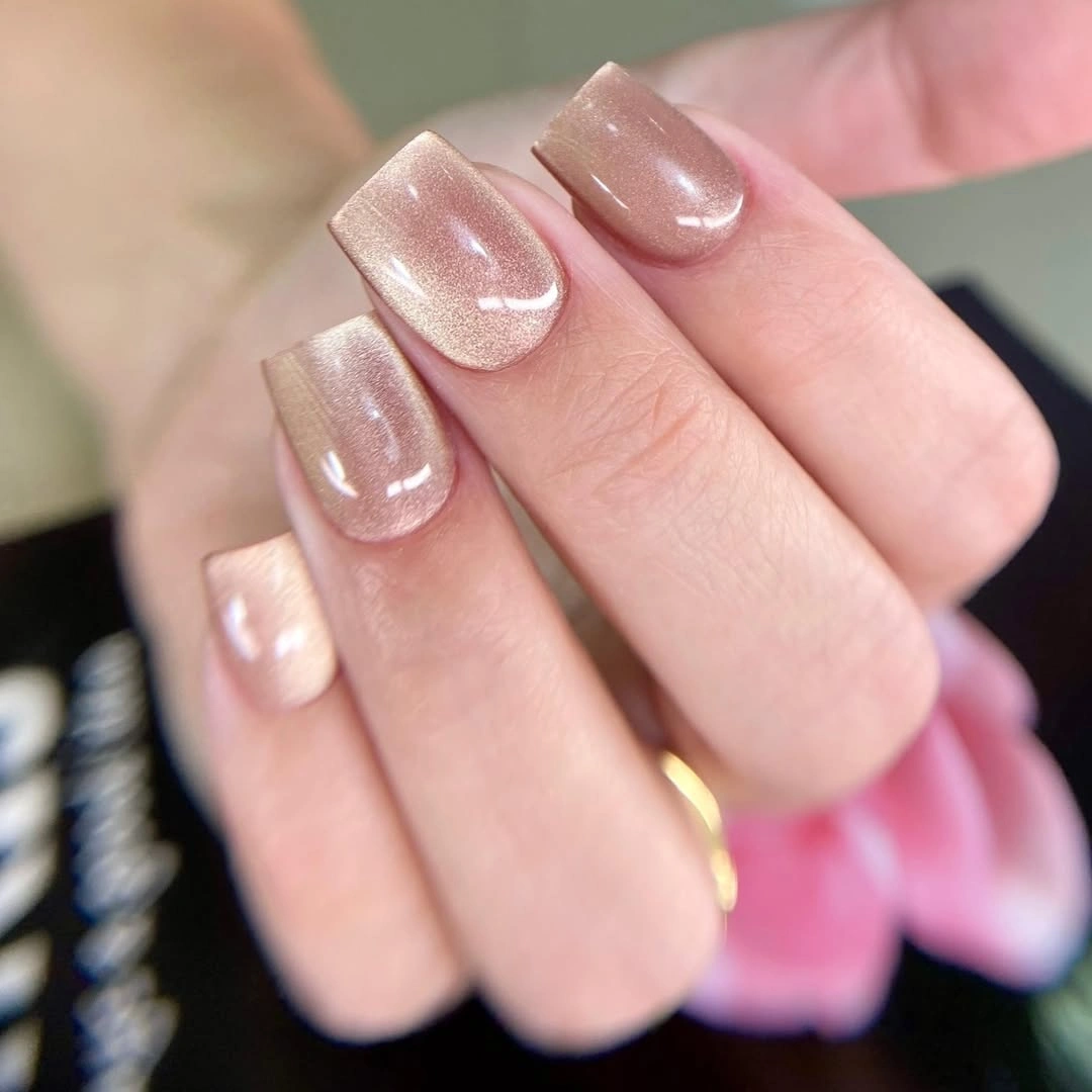 Short blush pink nails with fine pearly reflective shine