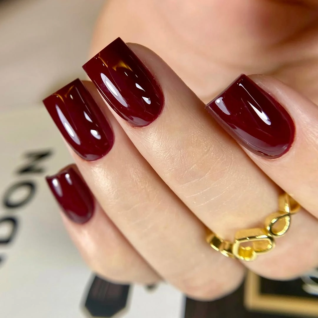Short square nails in high gloss deep burgundy
