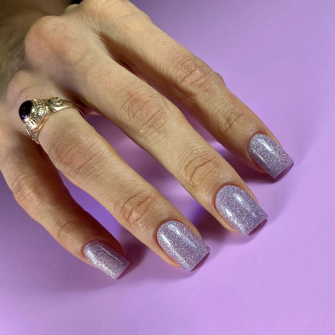 Short square nails with milky pearl white reflection