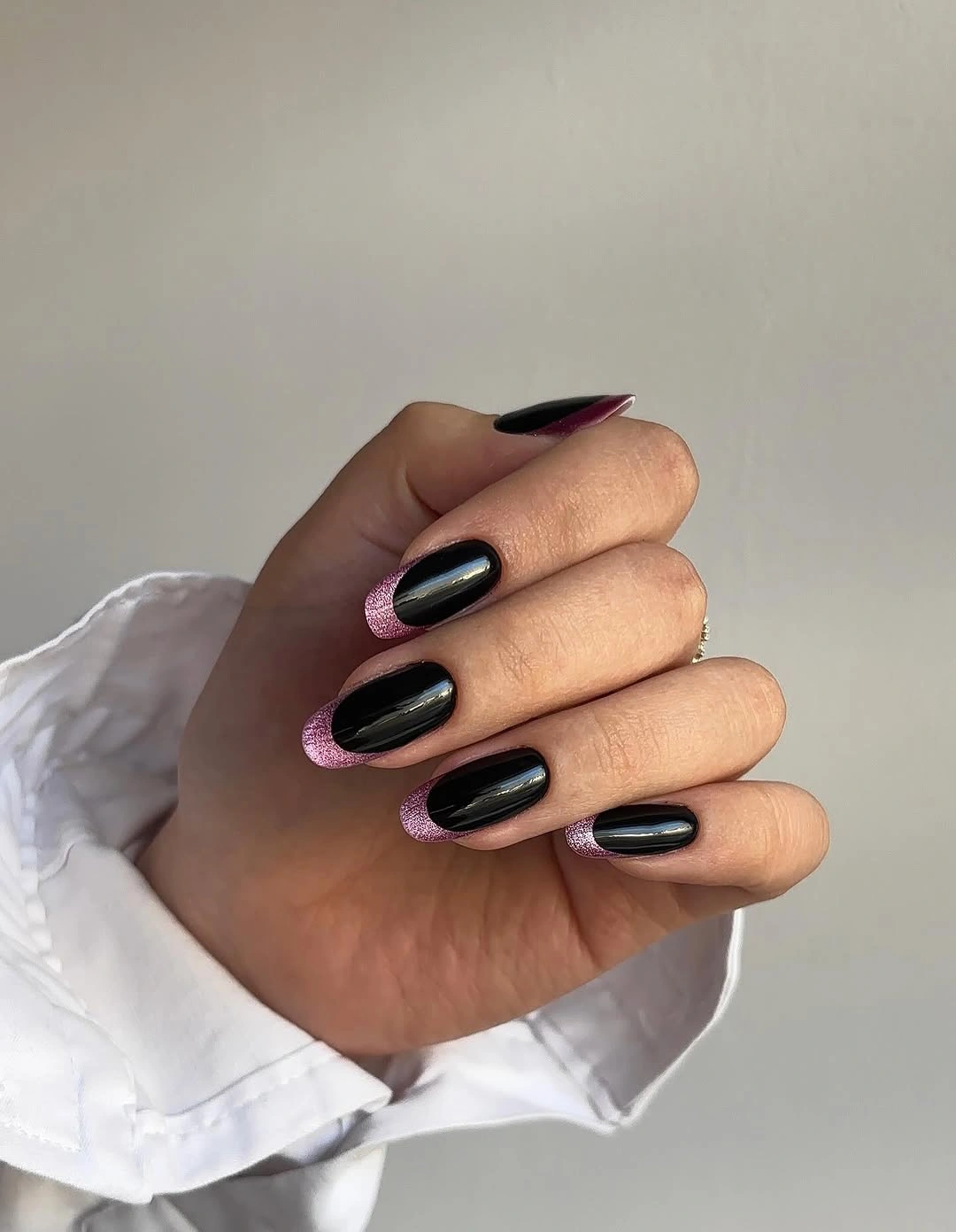 Short glossy black nails with narrow magenta purple edge accents
