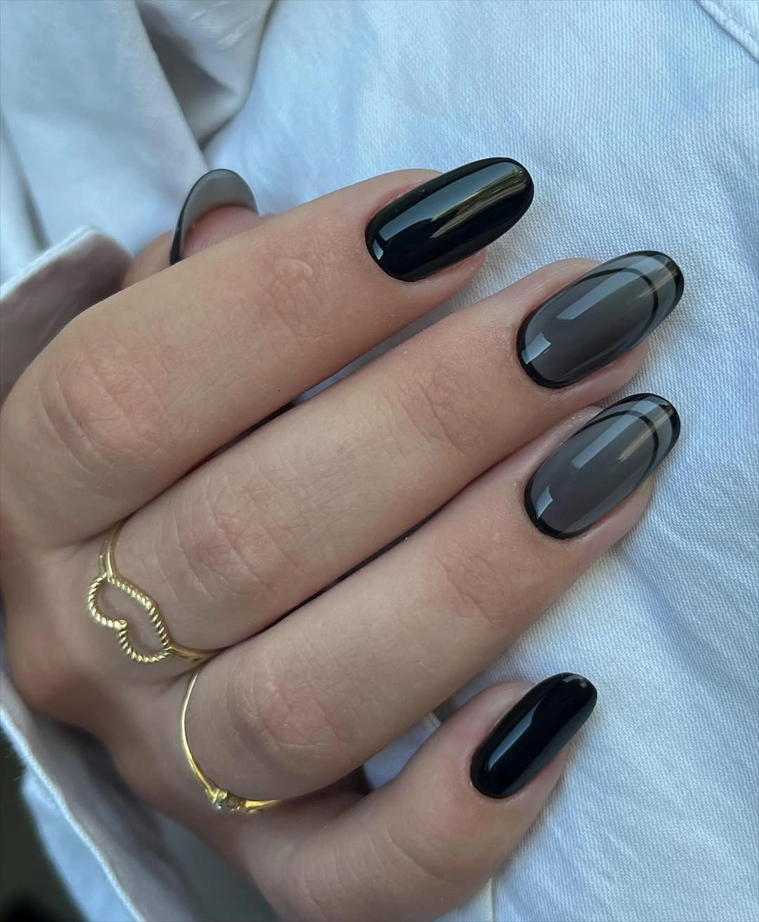 Short charcoal gray nails with one smoky tonal accent