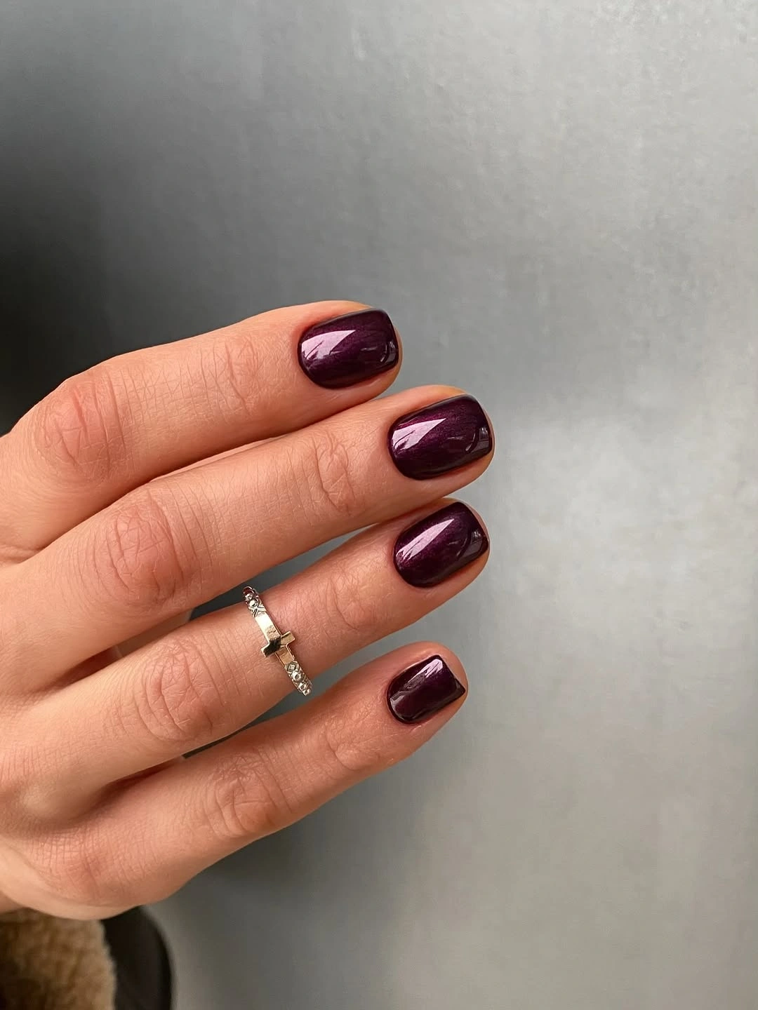 Short rounded-square nails in dark burgundy