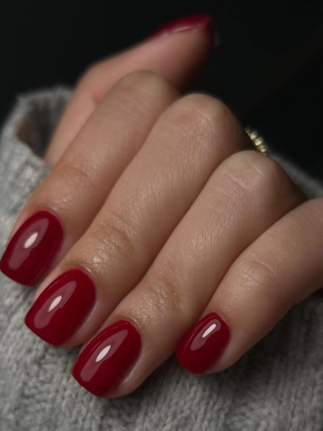 Short burgundy red rounded-square nails