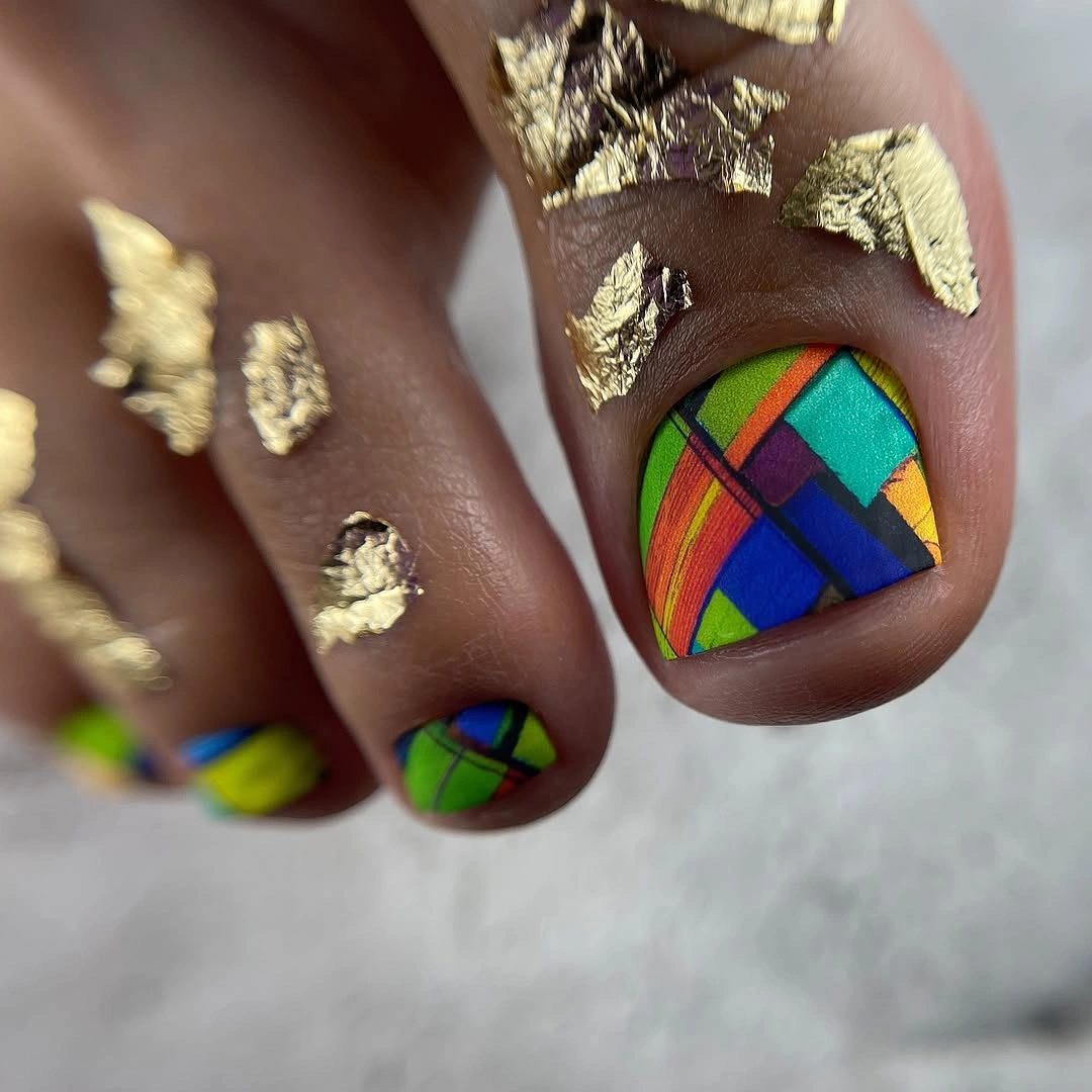 Short square toenails with bright multicolor geometric blocks