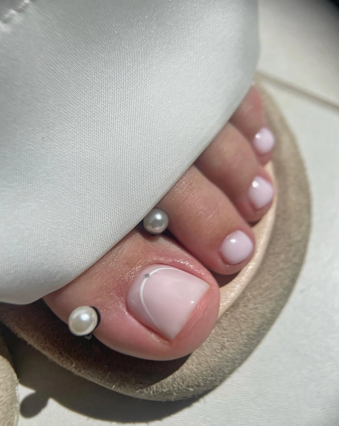 Soft blush pink short square toenails with delicate sandal details