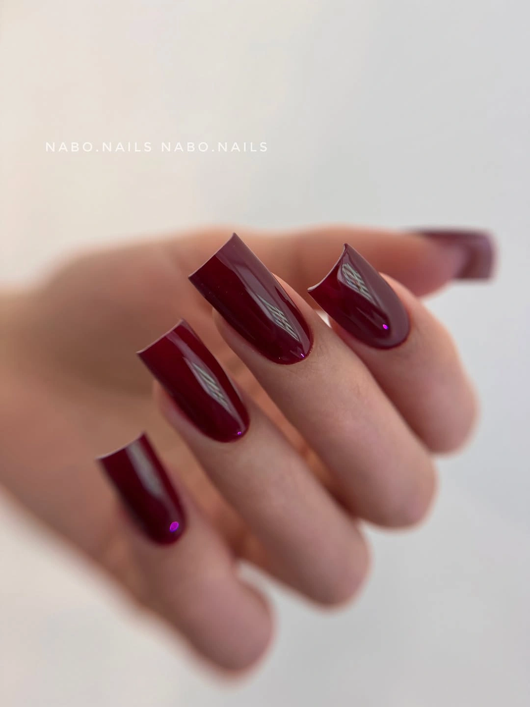 Short squared deep wine nails with glossy reflective highlights