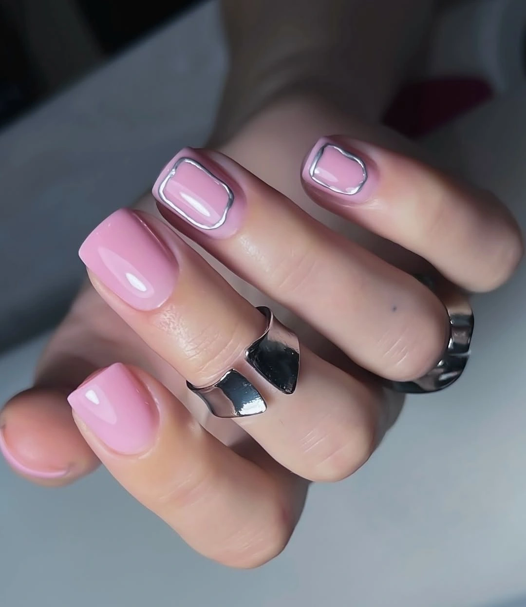Short soft pink square nails with thin white outlines