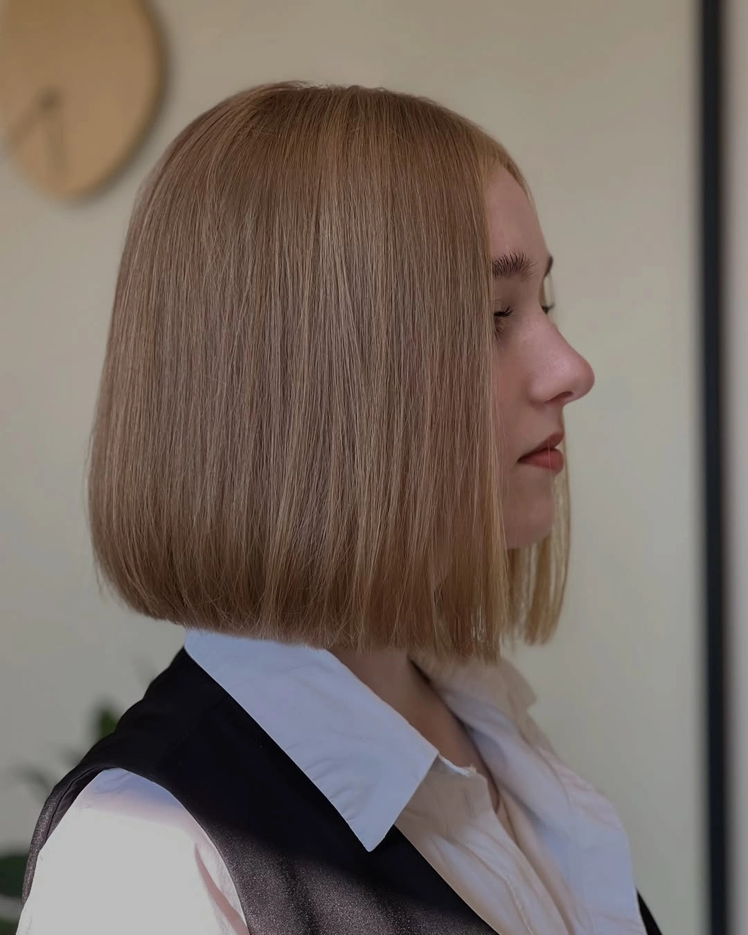 Warm beige straight bob with softly rounded side profile