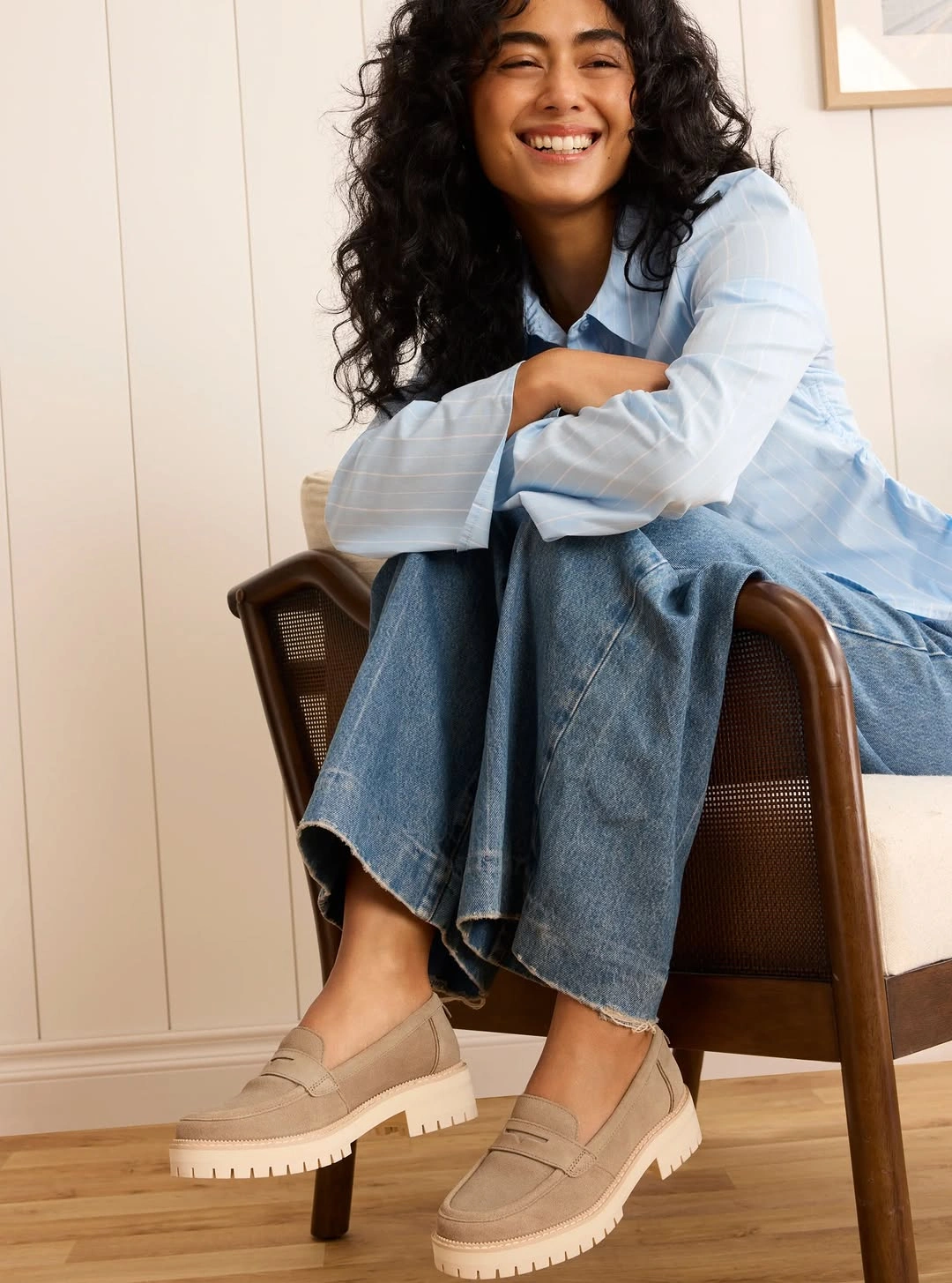 Light blue striped shirt wide jeans and beige loafers