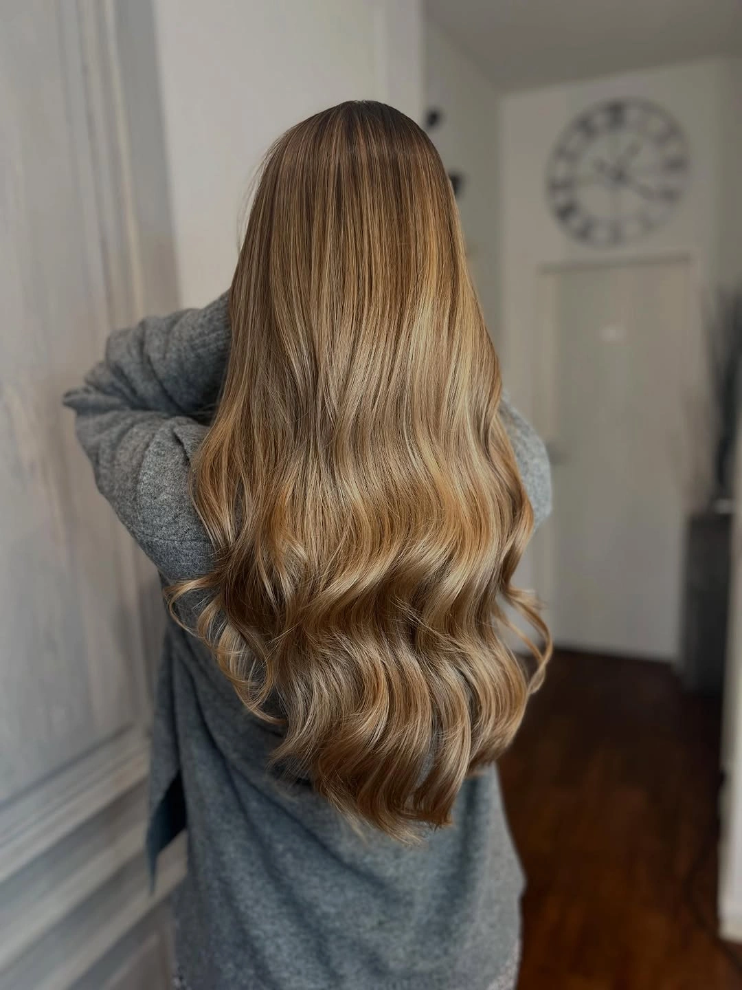 Very long golden blonde hair with broad flowing waves