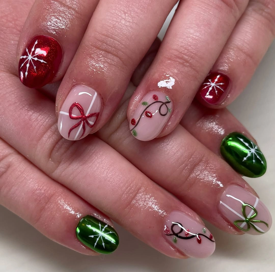Short red, green, and pink nails with bows and light strings