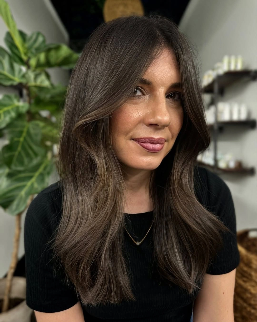 Medium brunette hair with ash-beige face-framing highlights