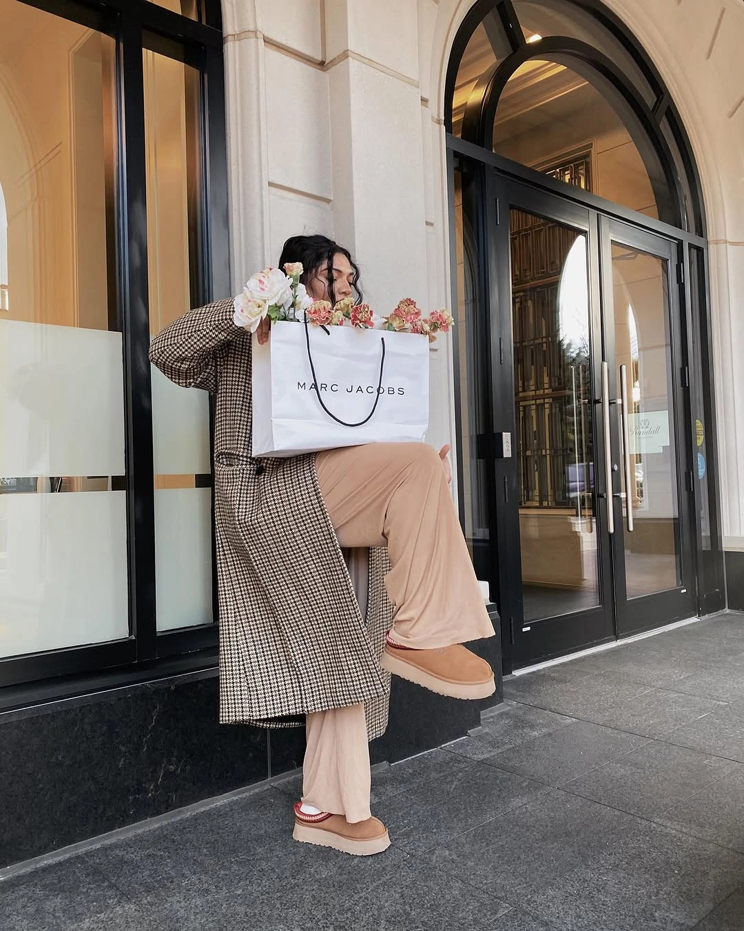 Long gray coat with pale pink trousers and light shoes