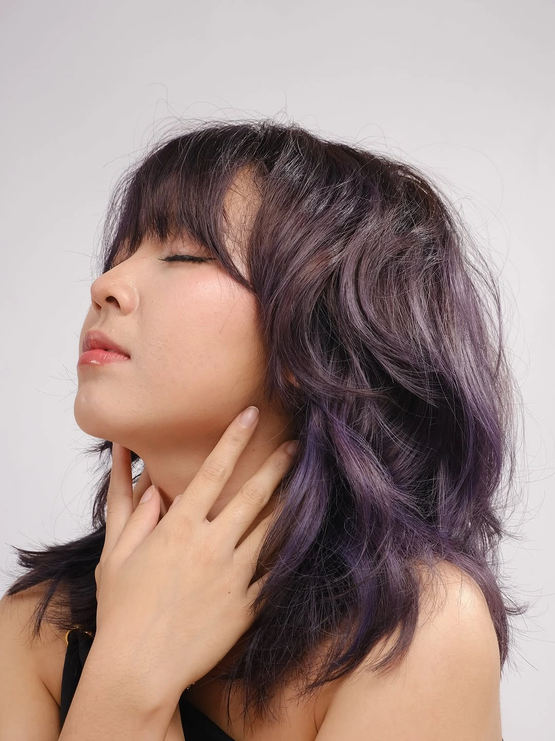 Long silver white waves from back with darker lower sections