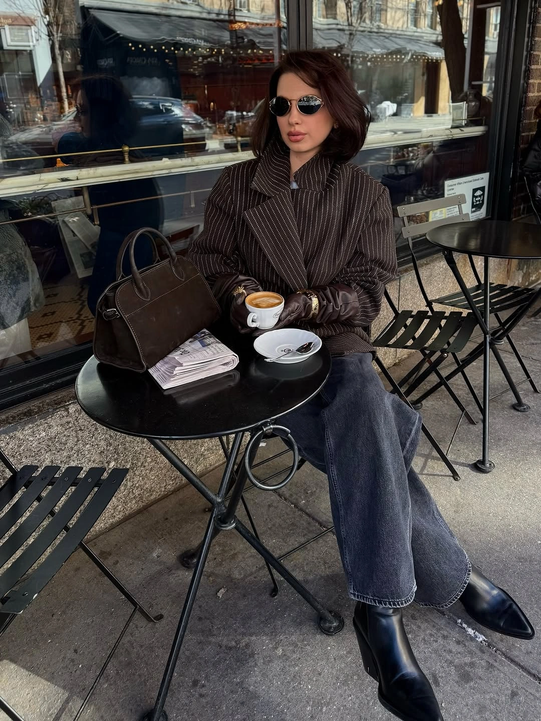 Dark striped outer layer, wide jeans, pointed boots, brown handbag