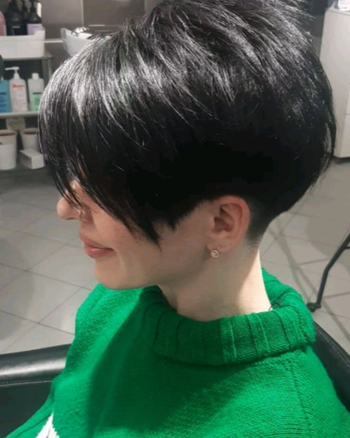 Glossy black short cut with long fringe and close side