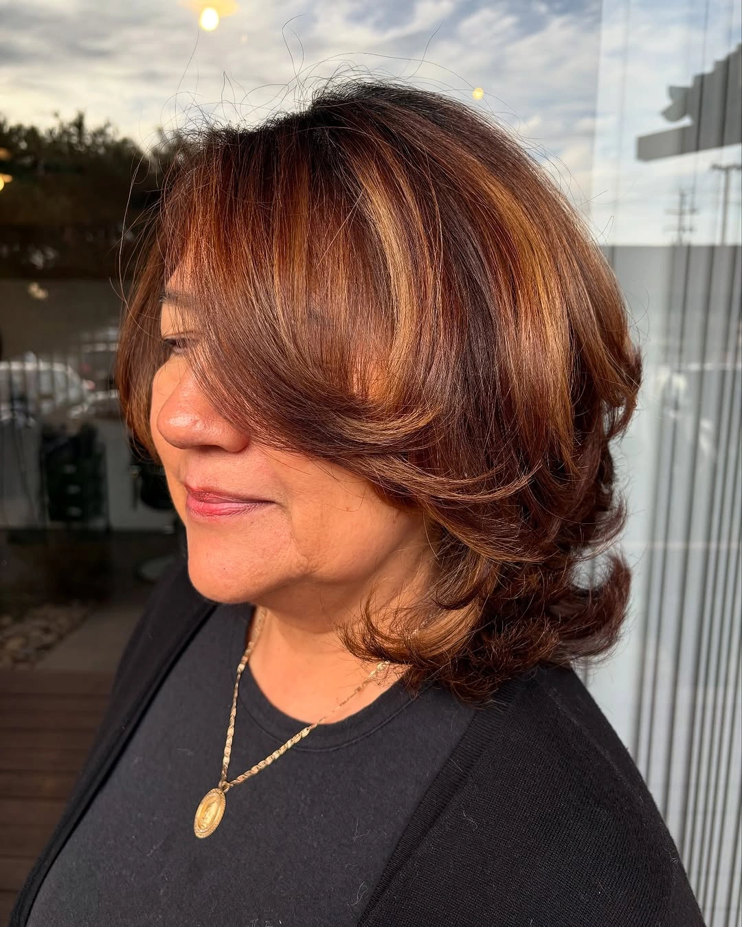 Copper medium bob with curtain-like framing and wavy layers