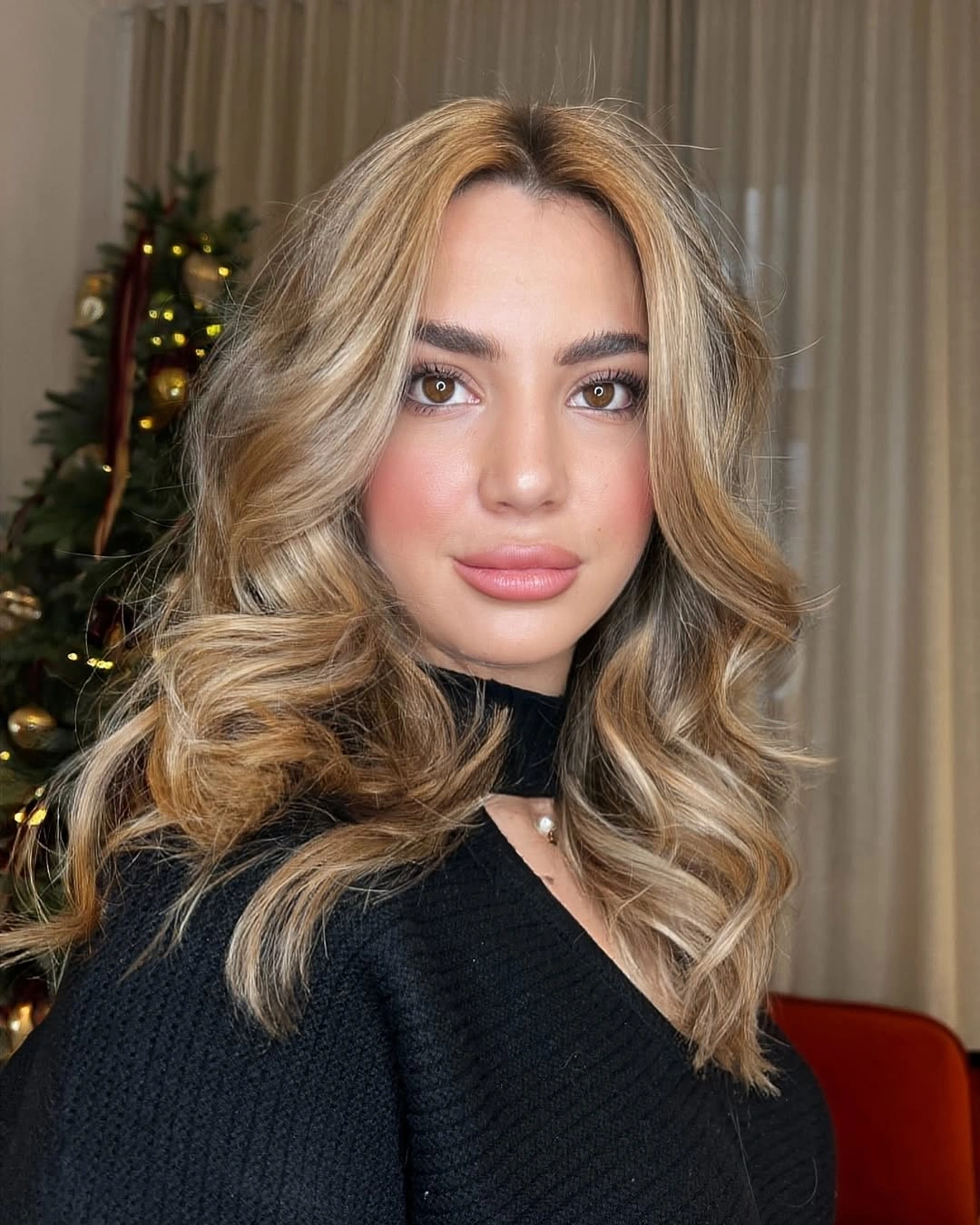 Long light brown blonde hair with large center-parted waves