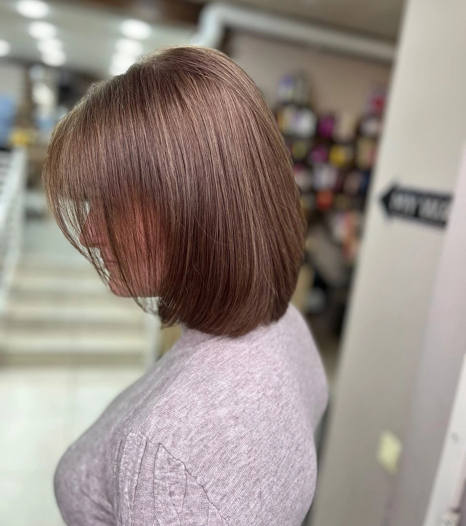 Mauve rose bob with smooth rounded shoulder-length perimeter