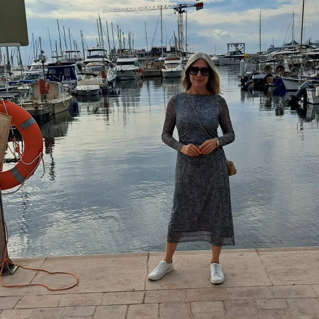 Gray printed midi dress with white sneakers and tan bag