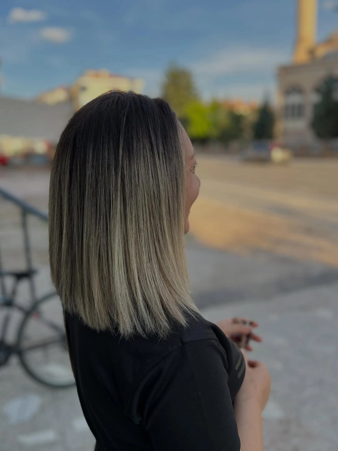 Straight blonde bob with dark ash roots and blunt ends
