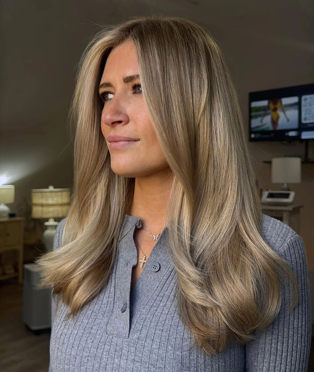 Medium blonde layers with beige gold ribbons and face framing