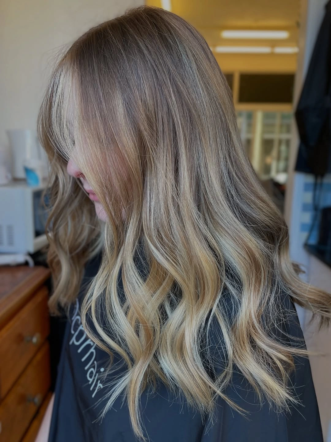 Medium wavy blonde hair with beige ribbons and creamy ends