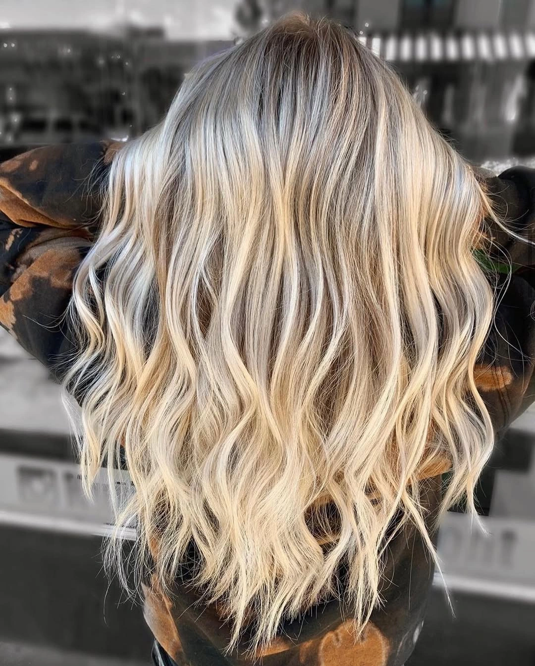 Long wavy blonde hair with chunky dark ribbons
